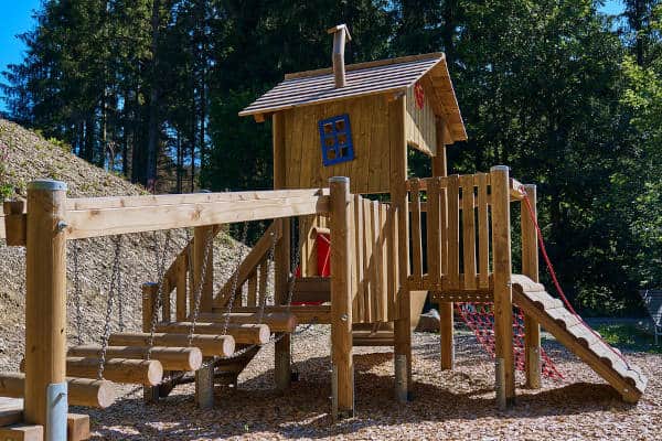 Spaß und Action auf dem Spielplatz